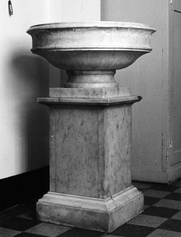 acquasantiera - manifattura romana (sec. XVIII)