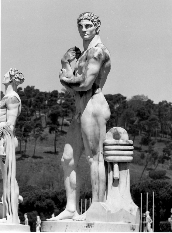 atleta che si massaggia (scultura) di De Veroli Carlo (sec. XX)