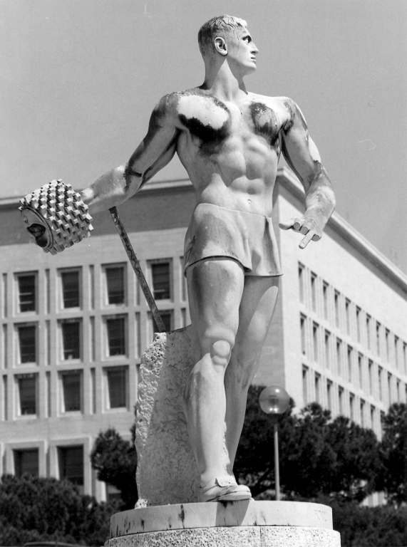 lanciatore di martello (scultura) di Bellini Aroldo (sec. XX)