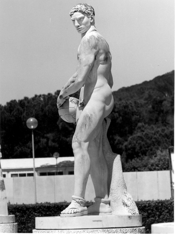 giocatore di calcio (scultura) di Marescalchi Bernardo (sec. XX)