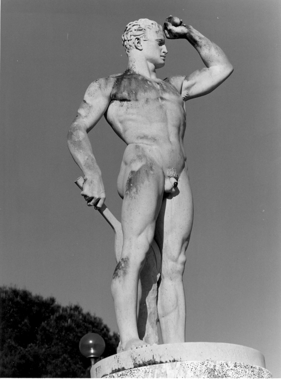 giocatore di tennis (scultura) di Buttini Aldo (sec. XX)