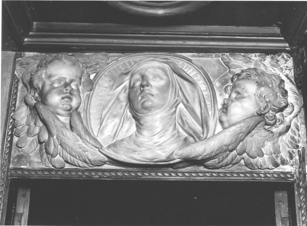 volto di Santa Brigida tra cherubini (rilievo) di Guidi Domenico (sec. XVII)