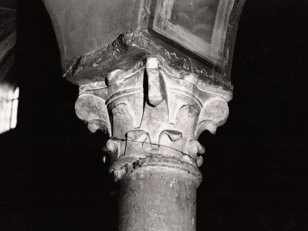 capitello corinzio - ambito romano (sec. XII)