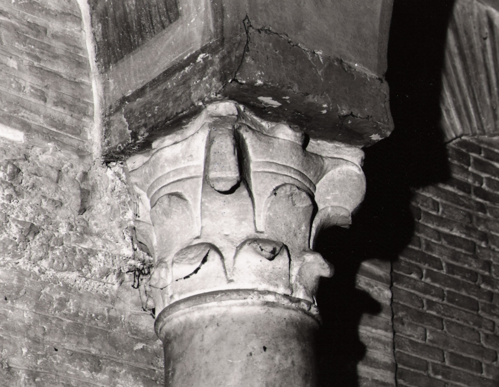 capitello corinzio - ambito romano (sec. XII)