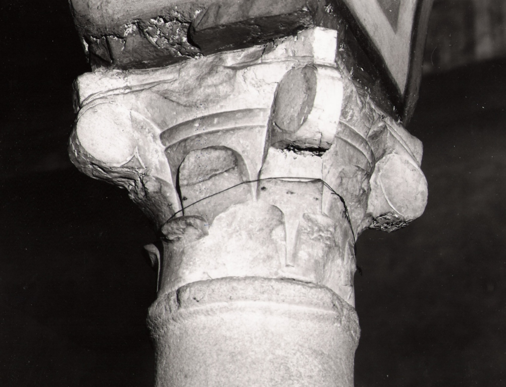 capitello corinzio - ambito romano (sec. XII)