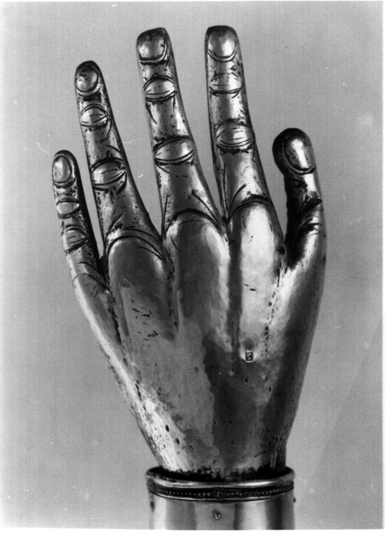 mano (scultura, elemento d'insieme) - ambito romano (sec. XIII)