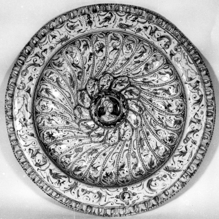 piatto da pompa - produzione di Urbino (fine sec. XVI)