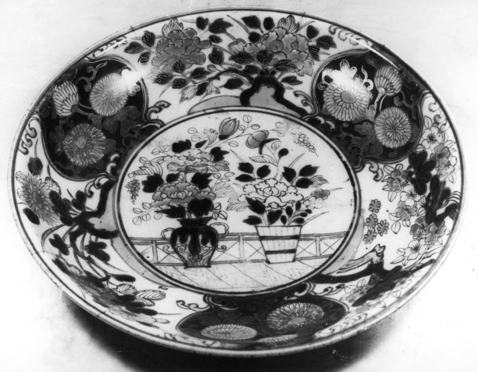 piatto - manifattura di Arita/ Imari (prima metà sec. XVIII)