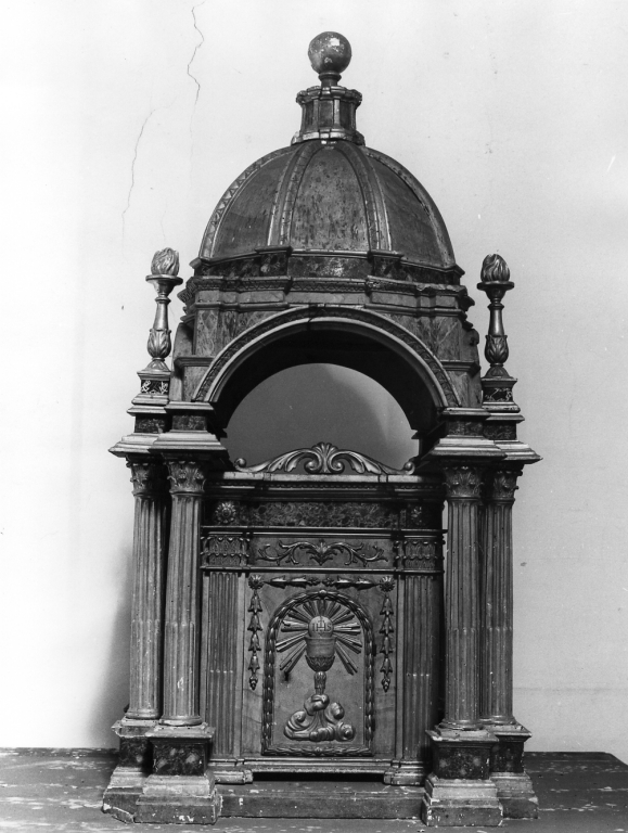 tabernacolo - a tempietto - bottega romana (sec. XVIII)
