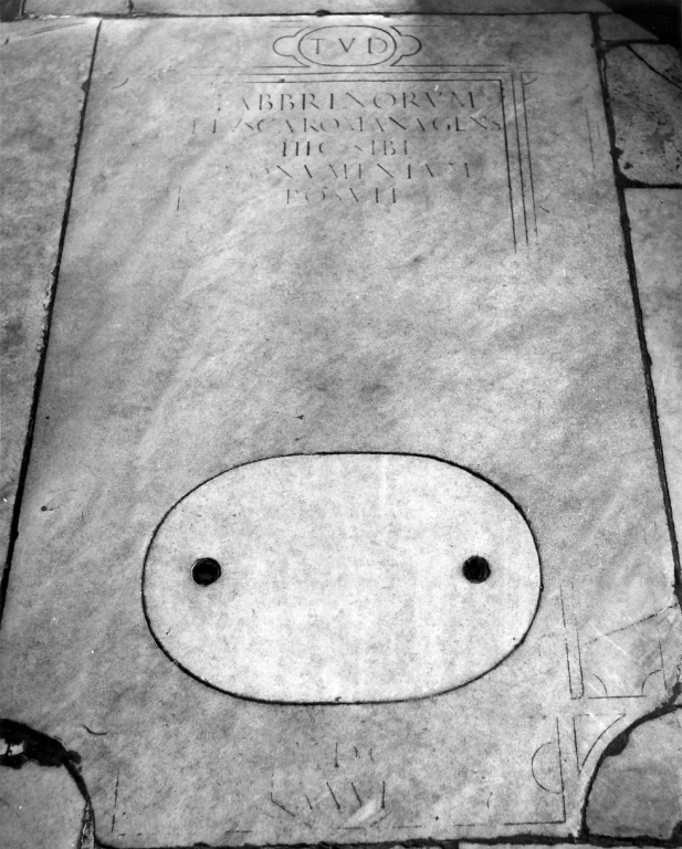 lapide tombale - bottega romana (sec. XVII)