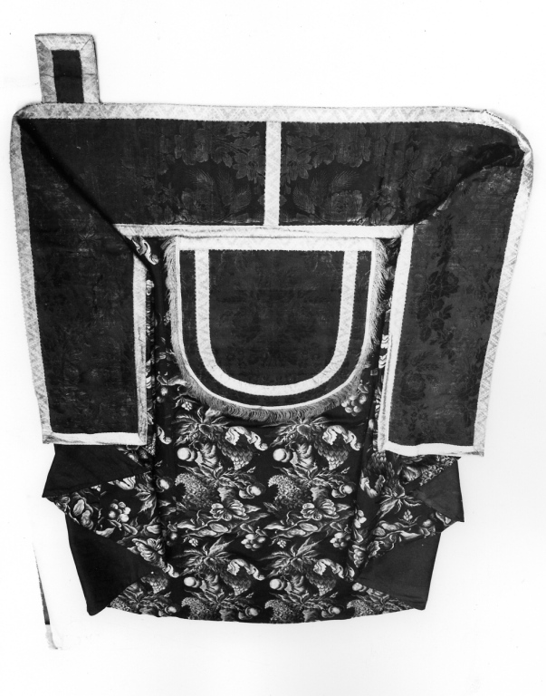 piviale - ambito romano (seconda metà sec. XVIII)