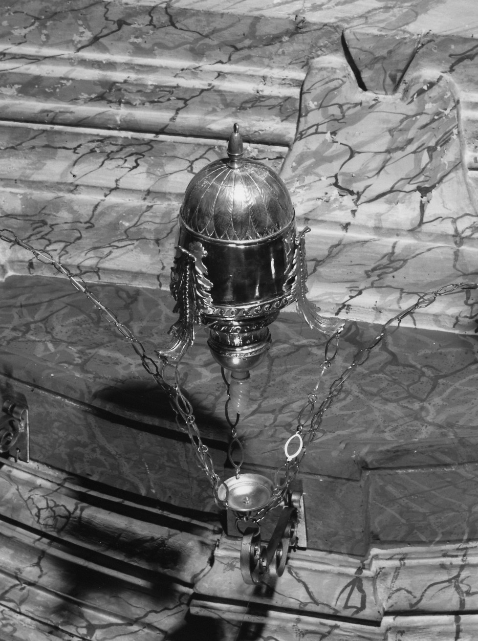 lampada pensile - produzione romana (prima metà sec. XX)