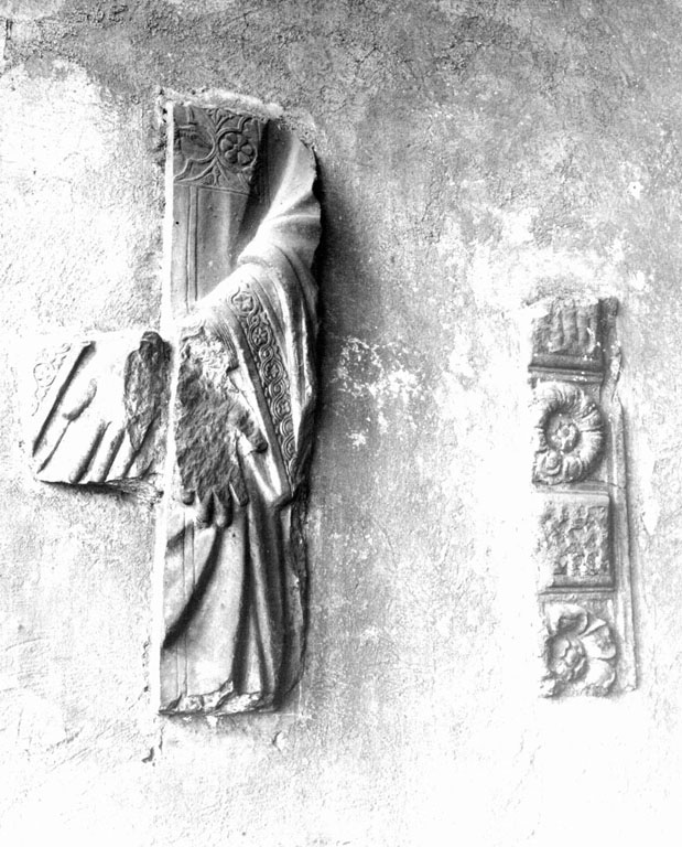 lapide tombale, frammento - ambito romano (sec. XIII)