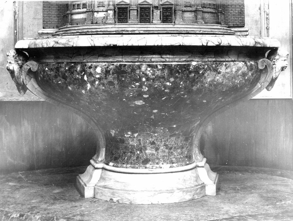fonte battesimale - a vasca - ambito romano (sec. XVIII)