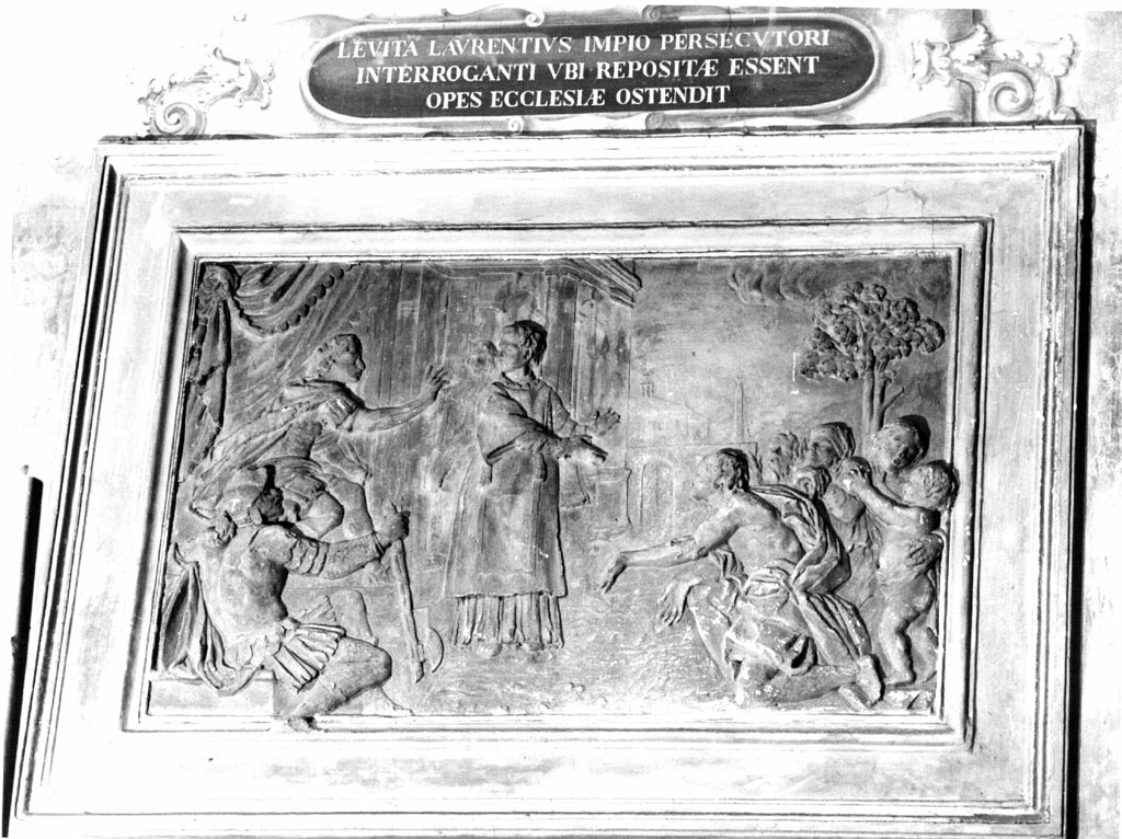 san Lorenzo mostra ai persecutori i poveri quali ricchezze della chiesa (rilievo) - ambito romano (sec. XIX)