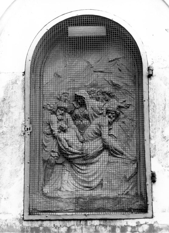 stazione XIV: Gesù deposto nel sepolcro (rilievo) di Franchi Giuseppe, Mancini Giuseppe (sec. XVIII)
