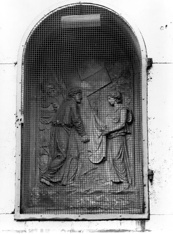 stazione VI: Gesù asciugato dalla Veronica (rilievo) di Franchi Giuseppe, Mancini Giuseppe (sec. XVIII)