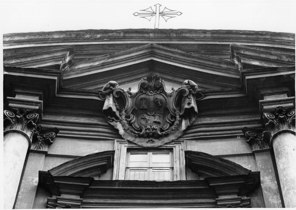 Stemma di Filippo IV (rilievo) di Mattei Baldassarre (sec. XVIII)