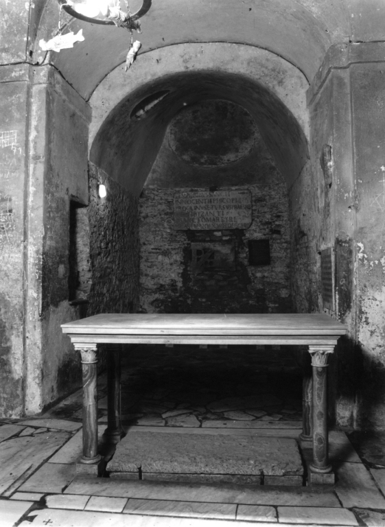 altare - ambito romano (sec. XX)