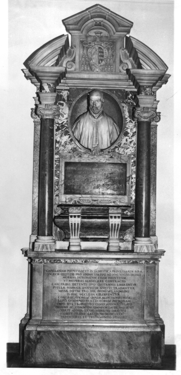monumento funebre - a edicola centinata di Turriani Niccolò (sec. XVII)