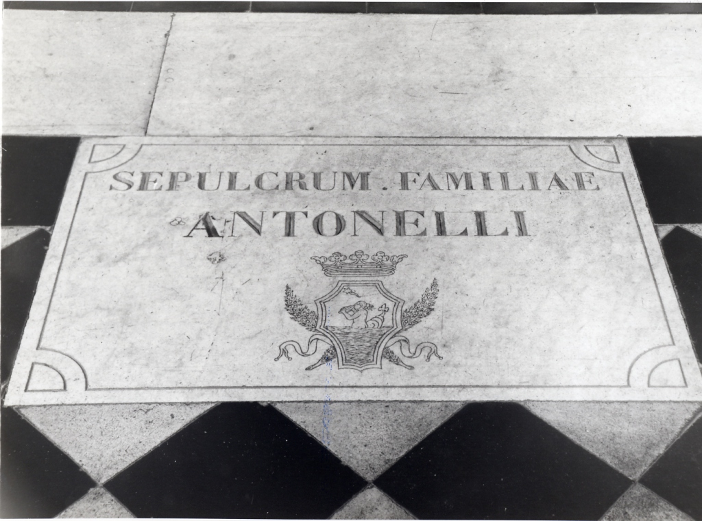 lapide tombale - bottega Italia centrale (sec. XIX)