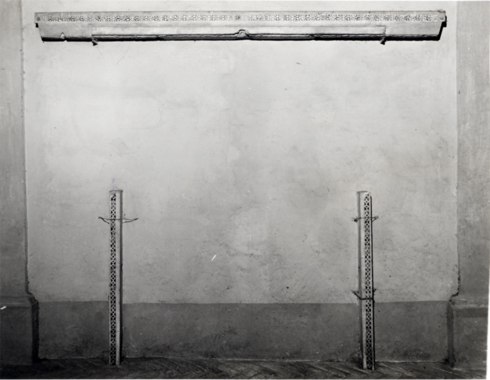 cornice architettonica, frammento - bottega cosmatesca (sec. XIII)