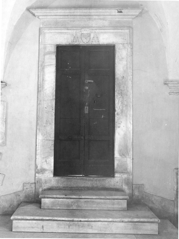 portale architravato - bottega romana (sec. XV)