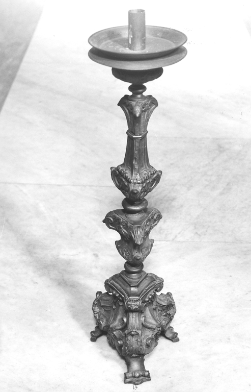 candeliere d'altare, serie - produzione romana (sec. XVIII)