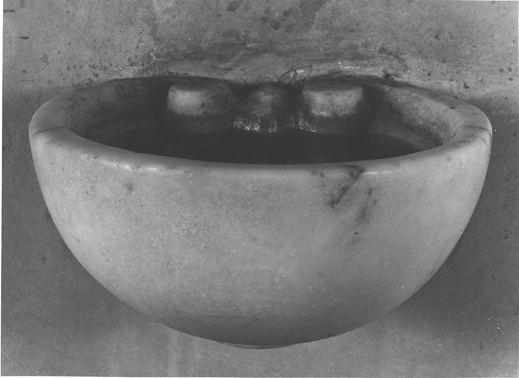 acquasantiera da parete - bottega romana (secc. XVI/ XVII)