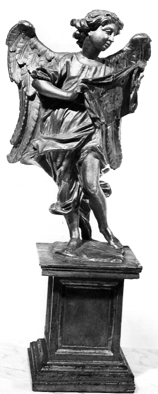 angelo con simbolo della passione: velo della Veronica (statua) - bottega romana (sec. XVIII)