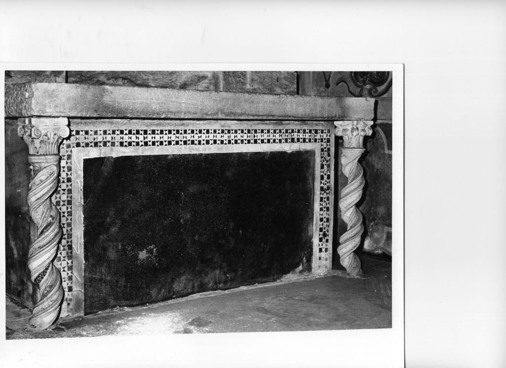 altare - ambito cosmatesco (sec. XIII)