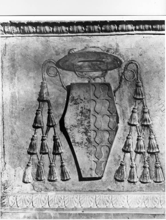 Stemma del cardinale Forteguerri (rilievo) di Mino da Fiesole, Mino del Reame (attribuito) (sec. XV)