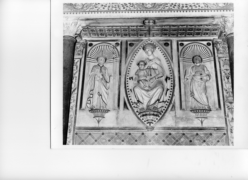 Madonna con bambino, San Nicola (?), Santa Cecilia (?) (rilievo) di Mino da Fiesole, Mino del Reame (attribuito) (sec. XV)
