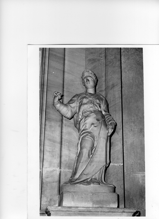 giustizia (scultura) di Mangone Giovanni detto Mangone da Caravaggio (sec. XVI)