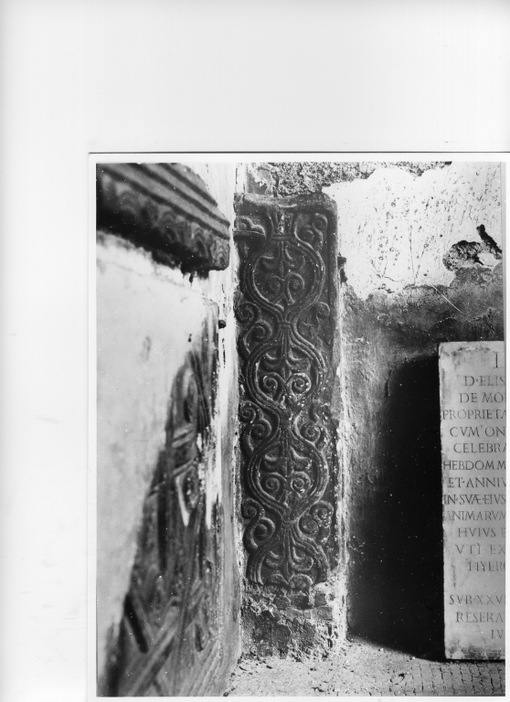 motivi decorativi vegetali (rilievo, frammento) - ambito romano (secc. VIII/ IX)