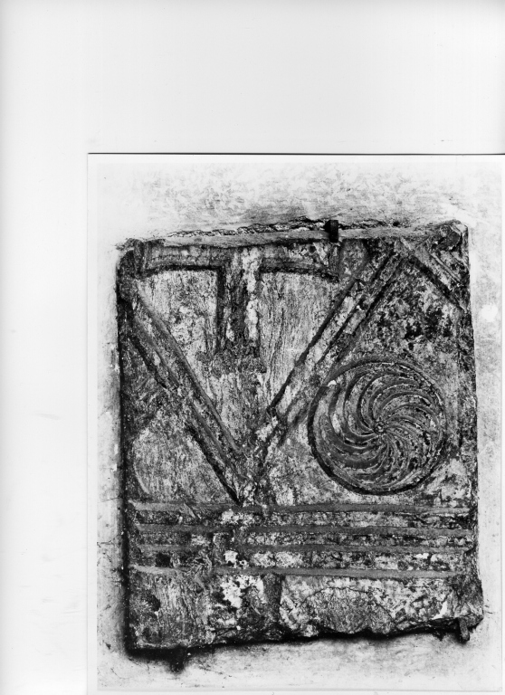 motivi decorativi geometrici (rilievo, frammento) - ambito romano (secc. VII/ IX)