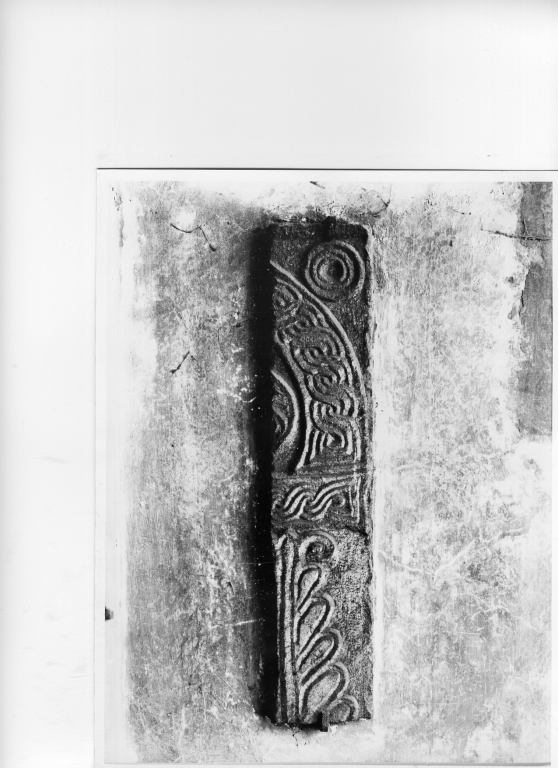 motivi decorativi geometrici e vegetali (rilievo, frammento) - ambito romano (secc. VII/ IX)