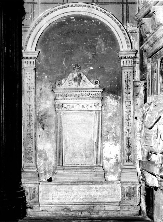 monumento funebre - ambito tosco-romano (sec. XVI)