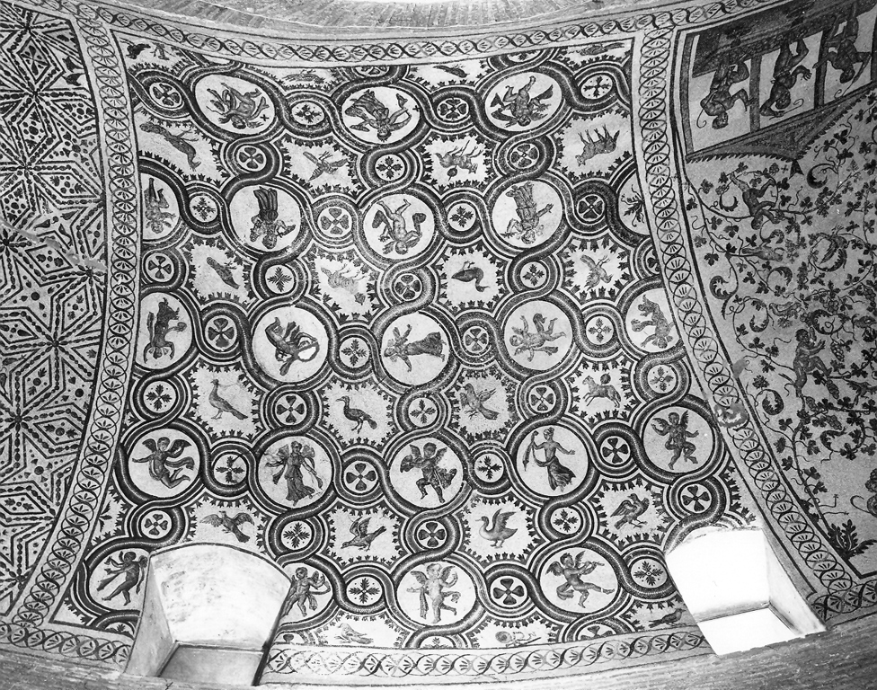 motivo decorativo a dischi e ottagoni sferoidali con putti, animali e figure femminili (decorazione musiva) - ambito ellenistico (secondo quarto sec. IV)