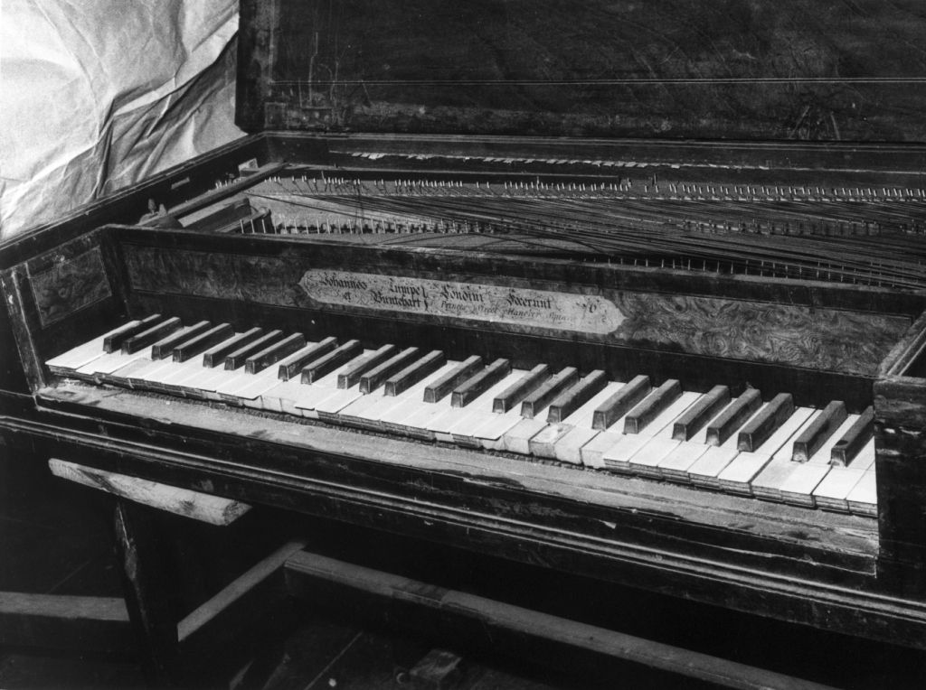 pianoforte - a tavolino di Zumpe Joannes, Buntebart (sec. XVIII)