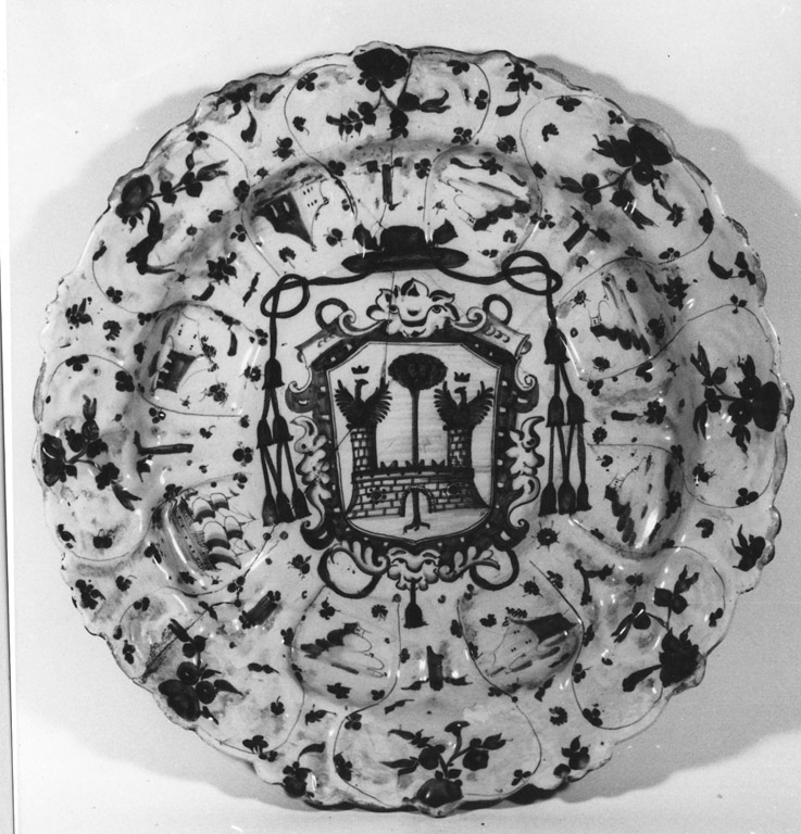 piatto da pompa - manifattura di Savona (seconda metà sec. XVII)