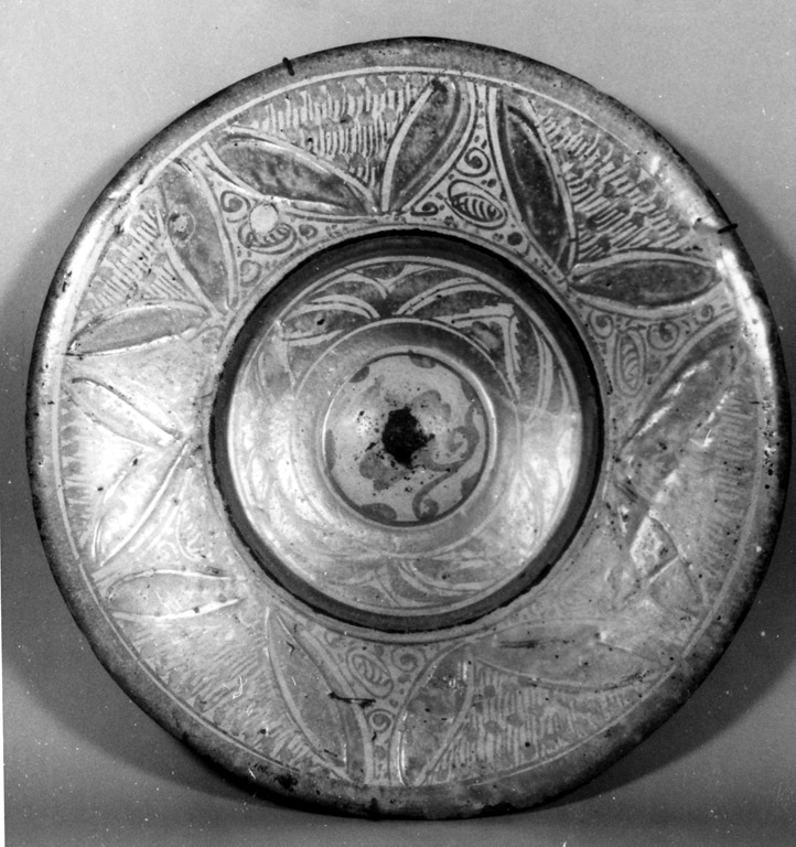 piatto - manifattura valenciana (seconda metà sec. XVI)