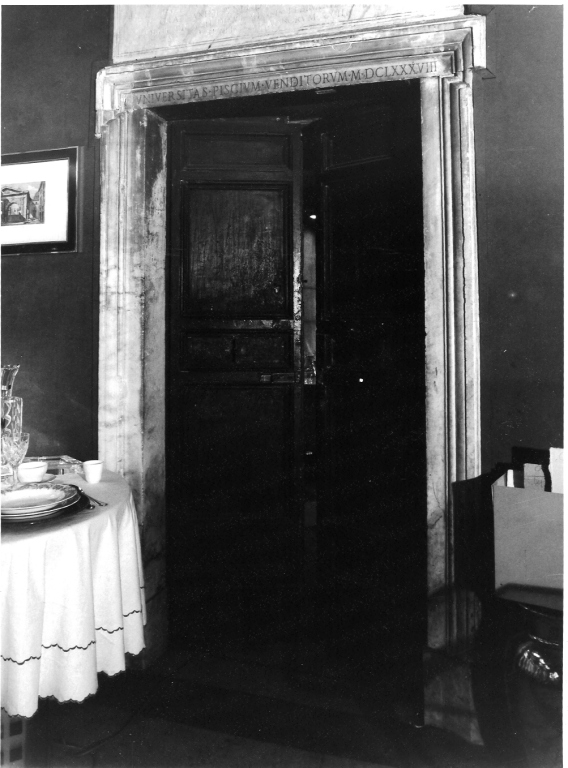 architrave di porta - ambito romano (sec. XVII)