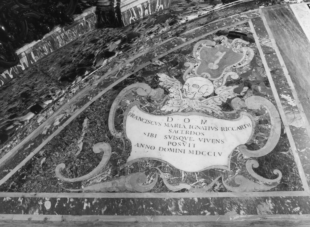 lapide tombale - bottega famiglia Medici (sec. XX)