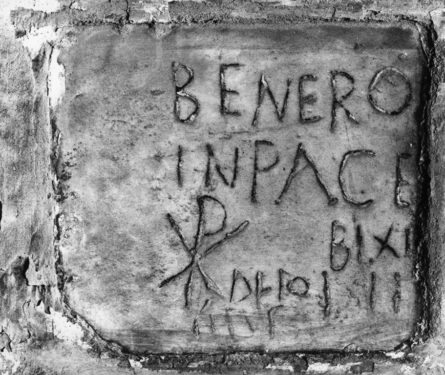 lapide tombale, frammento - ambito romano (secc. III/ IV)