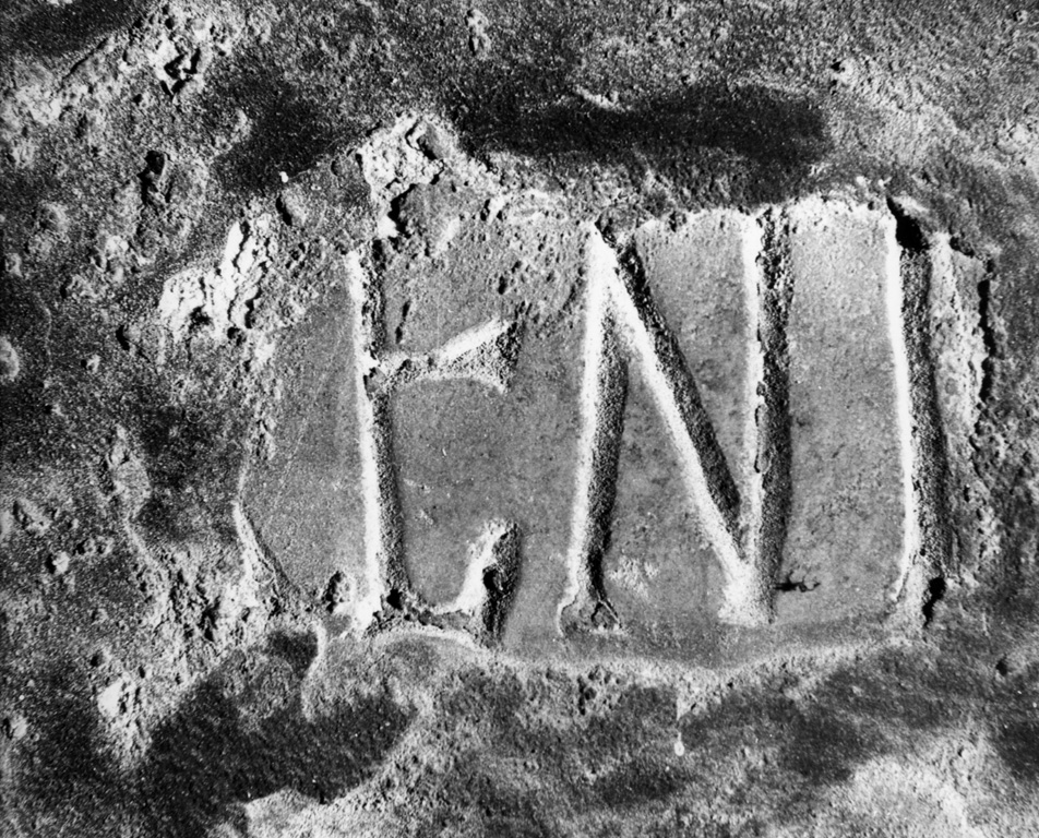 lapide tombale, frammento - ambito romano (secc. III/ IV)