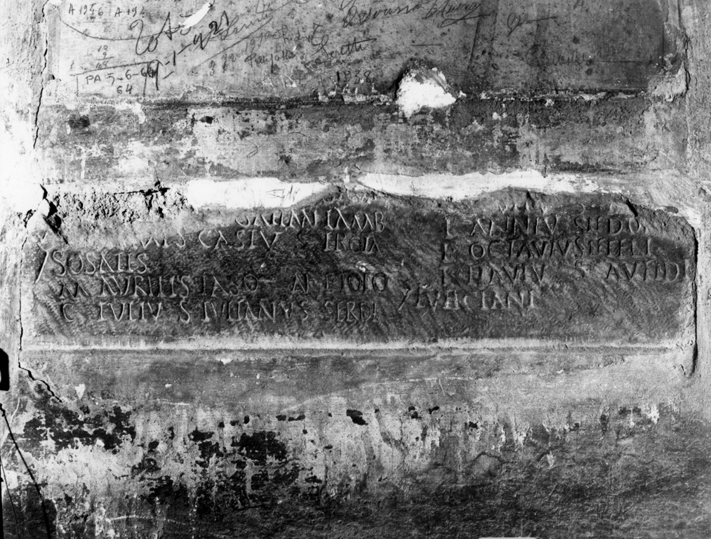 lapide tombale, frammento - ambito romano (secc. III/ IV)