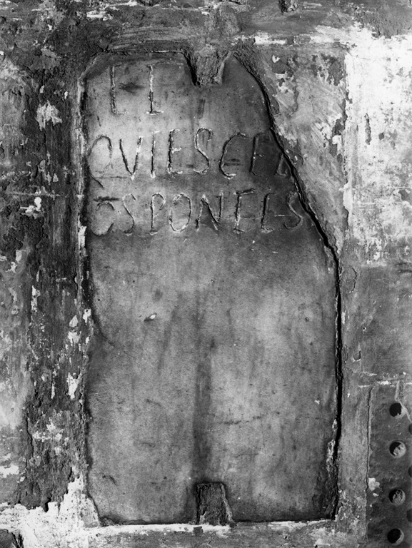 lapide tombale, frammento - ambito romano (secc. III/ IV)