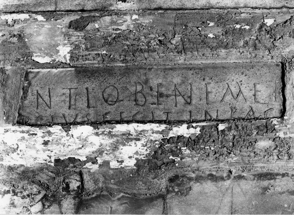 lapide tombale, frammento - ambito romano (secc. III/ IV)