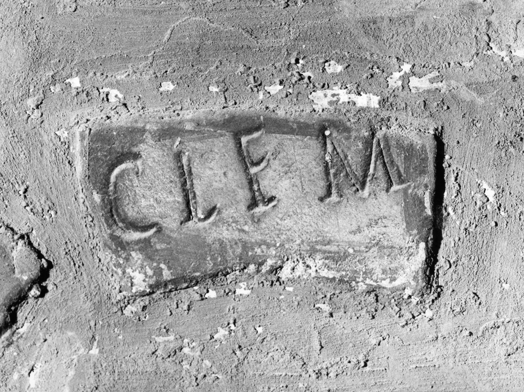 lapide tombale, frammento - ambito romano (secc. III/ IV)